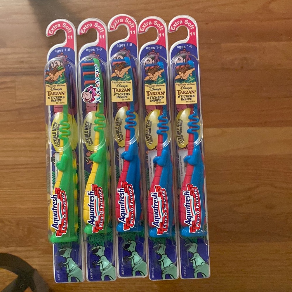 New 5 Aquafresh Kids Vintage Dinosaur Toothbrushes